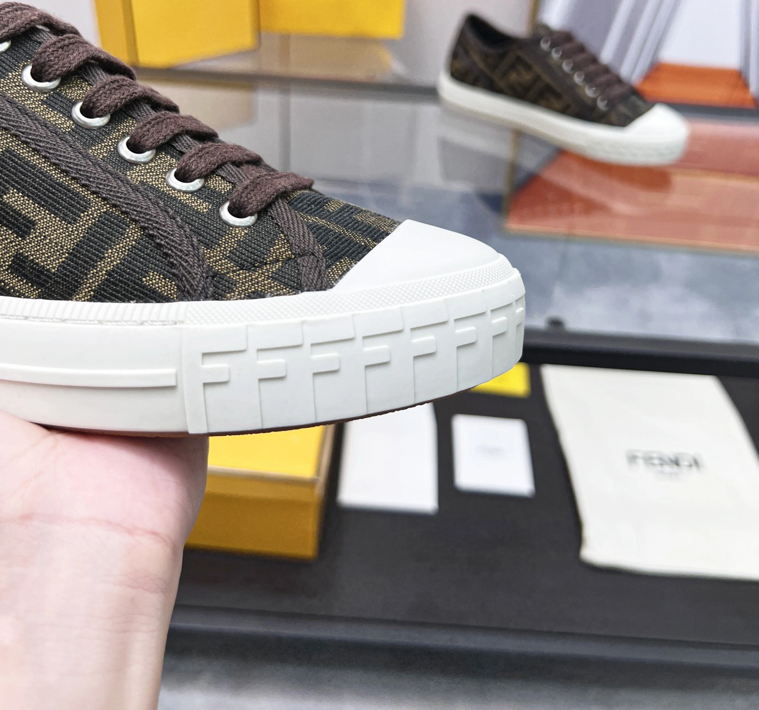 Fendi Casual Shoes For Men Practical 8245