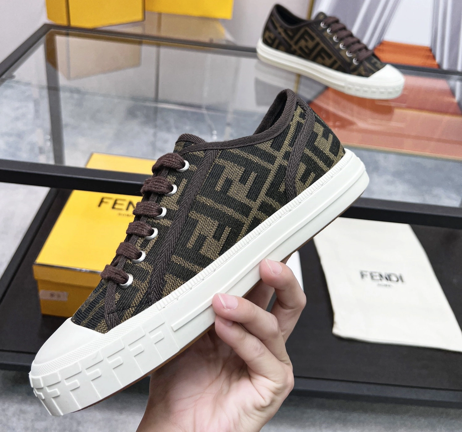 Fendi Casual Shoes For Men Practical 8245