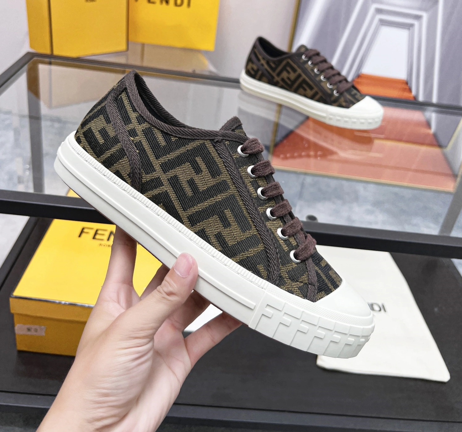 Fendi Casual Shoes For Men Practical 8245