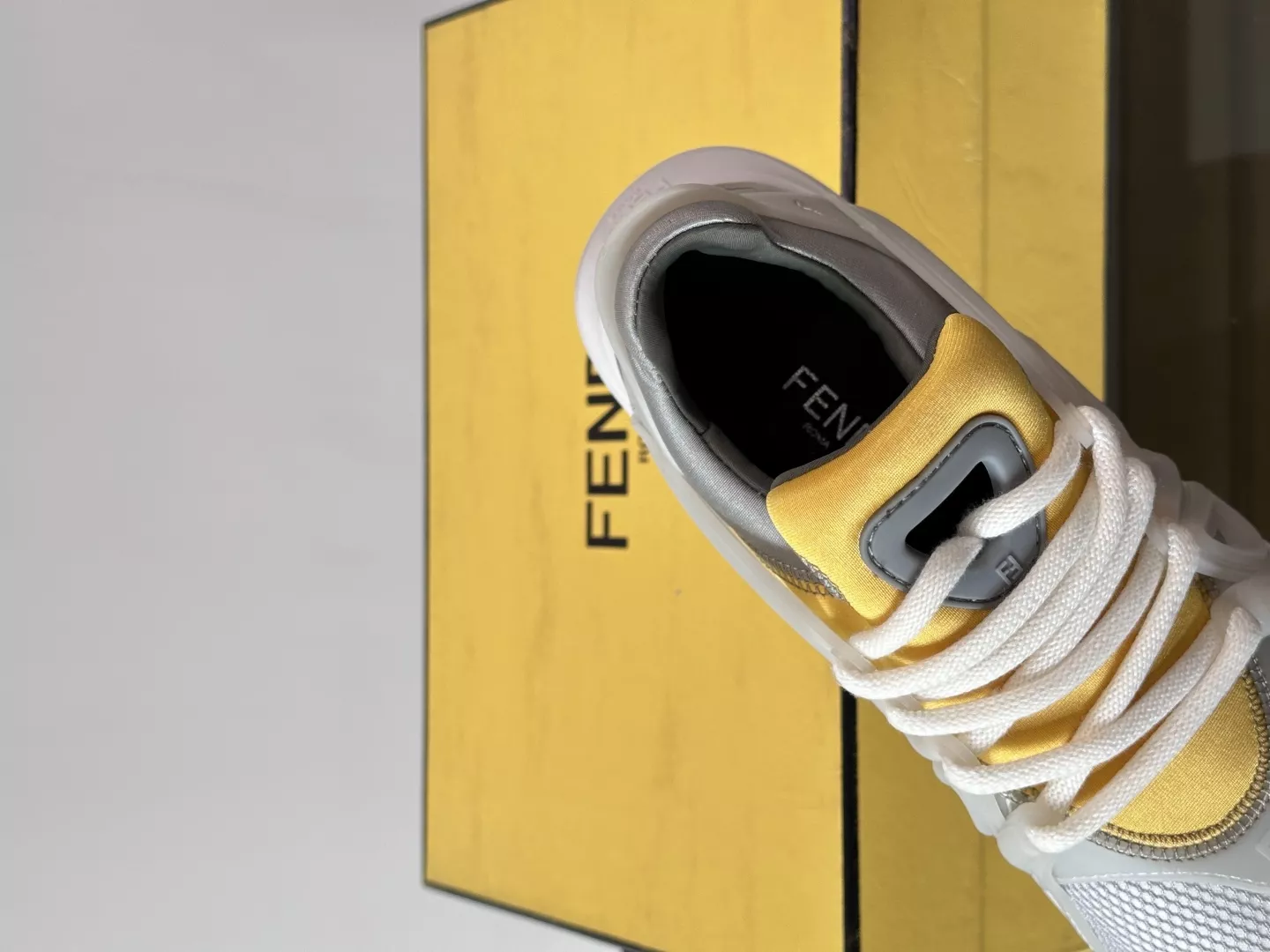 Fendi Casual Shoes For Men Refined 1000