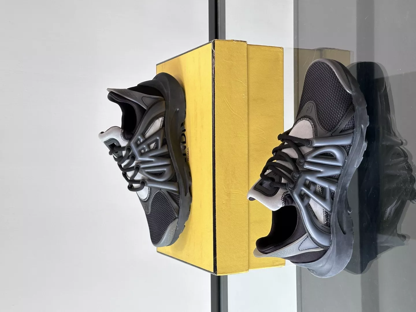 Fendi Casual Shoes For Men Resilient 2193
