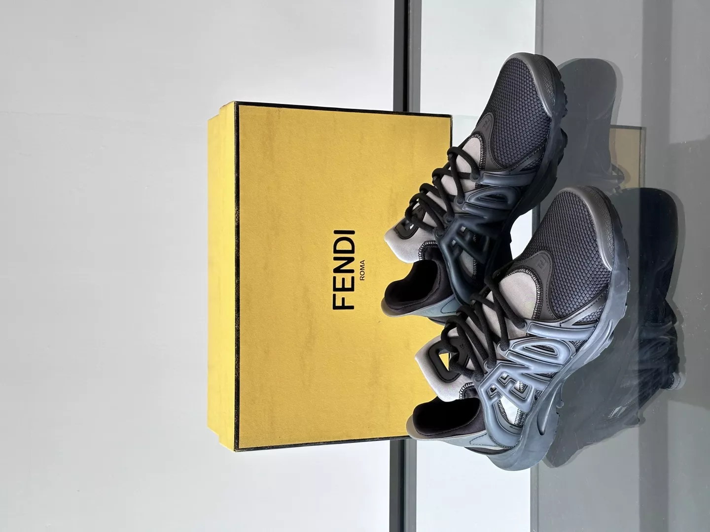 Fendi Casual Shoes For Men Resilient 2193