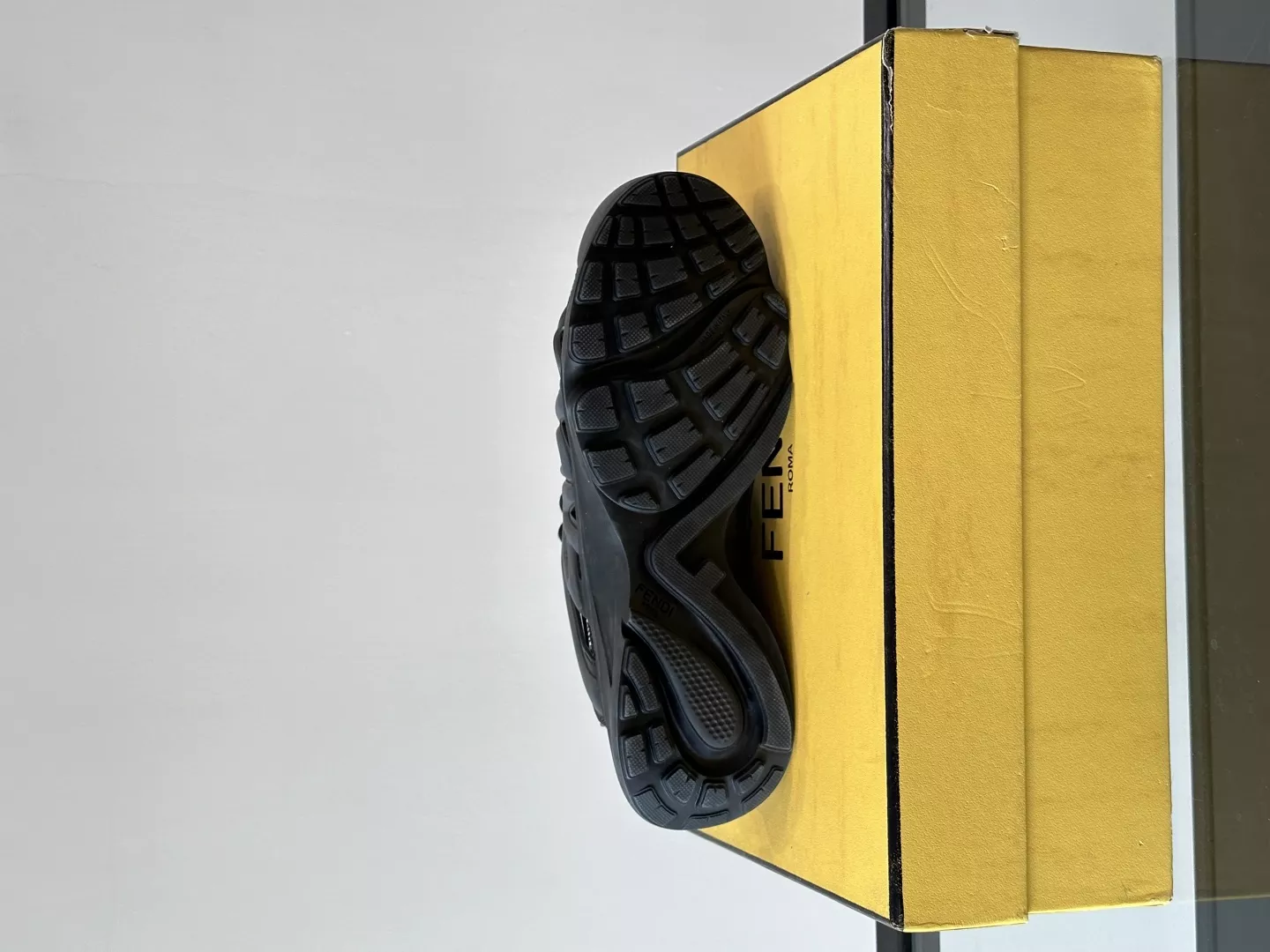 Fendi Casual Shoes For Men Resilient 2193