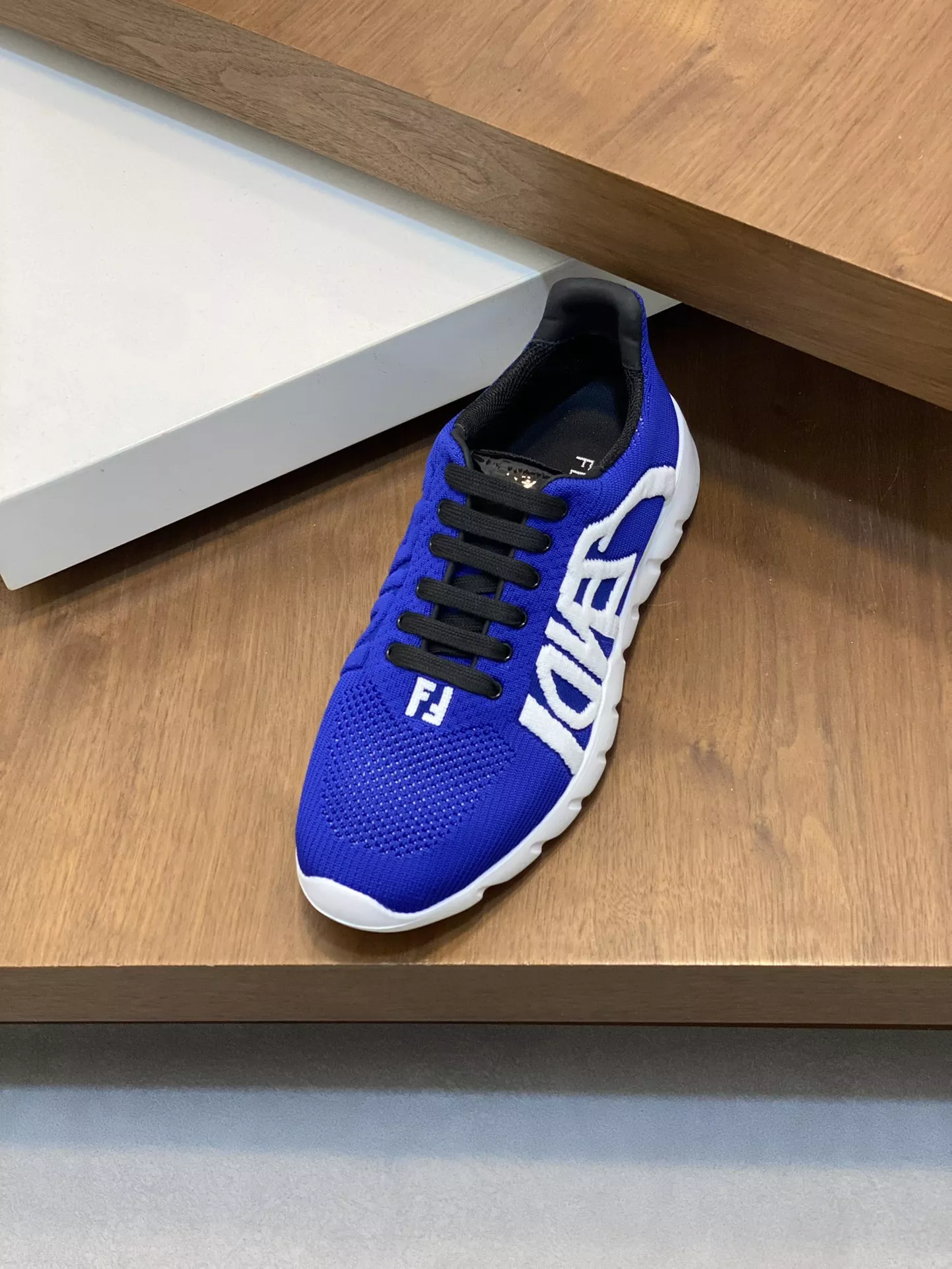 Fendi Casual Shoes For Men Resilient 6272