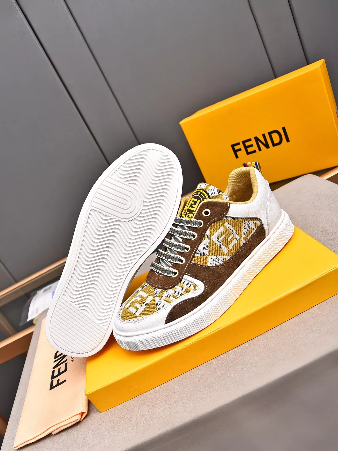Fendi Casual Shoes For Men Sophisticated 7050