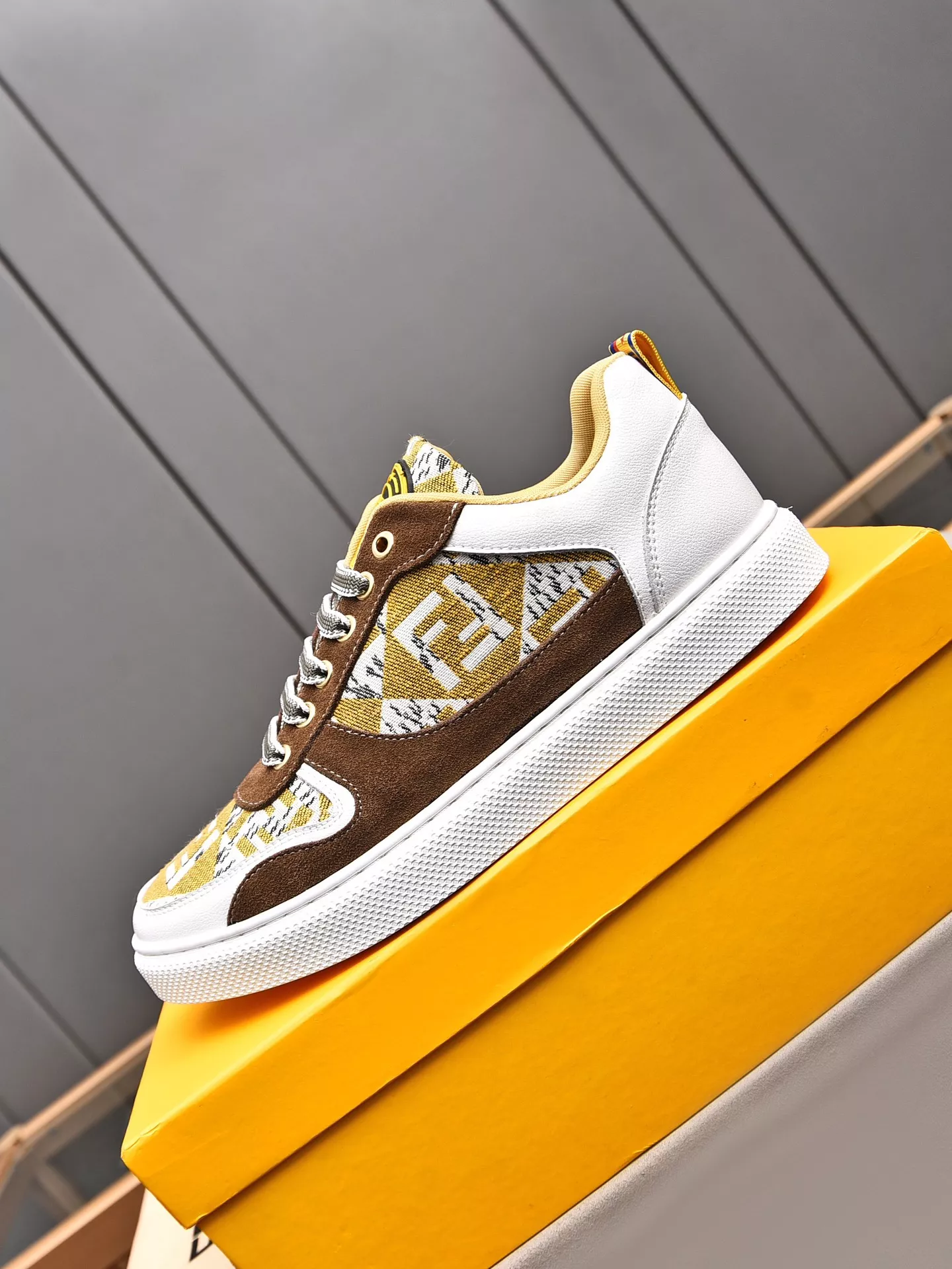 Fendi Casual Shoes For Men Sophisticated 7050