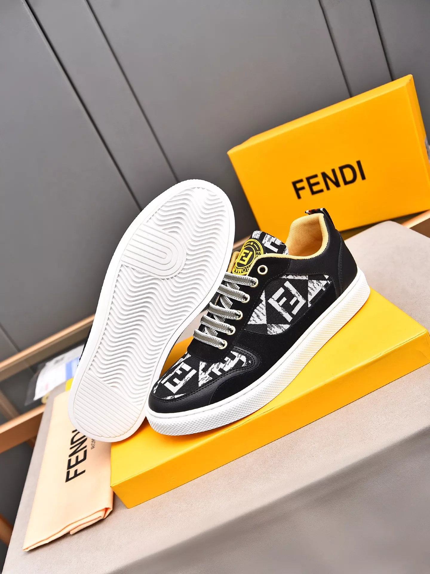 Fendi Casual Shoes For Men Sophisticated 9957