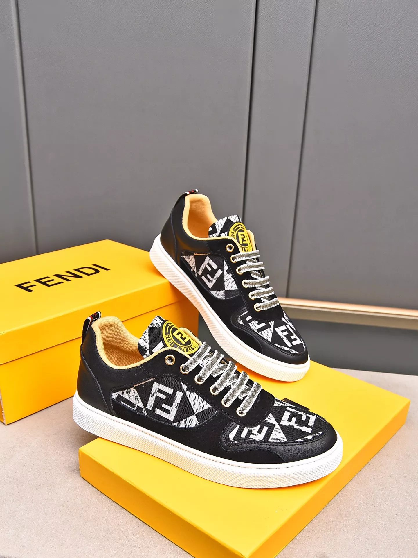 Fendi Casual Shoes For Men Sophisticated 9957