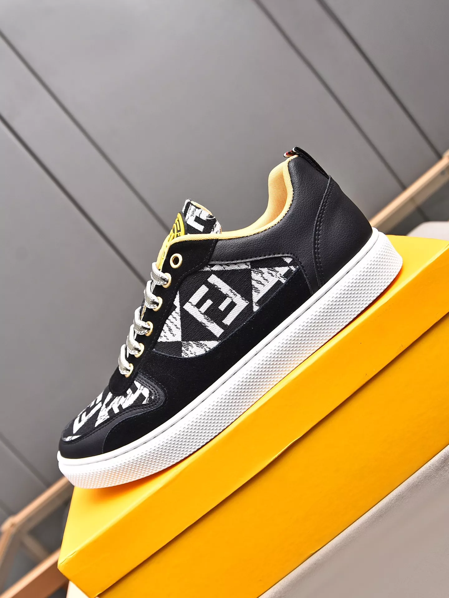 Fendi Casual Shoes For Men Sophisticated 9957