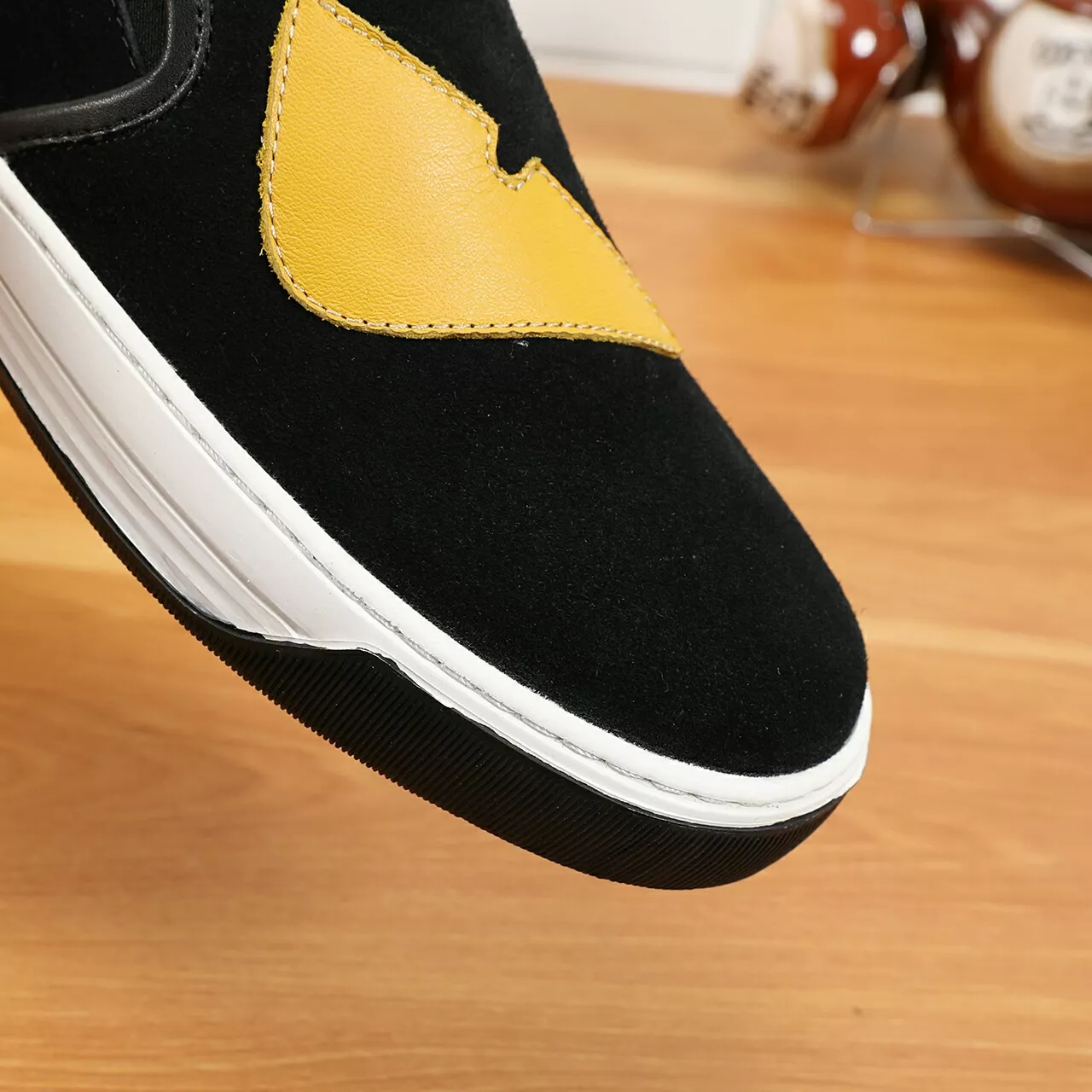 Fendi Casual Shoes For Men Timeless 7099