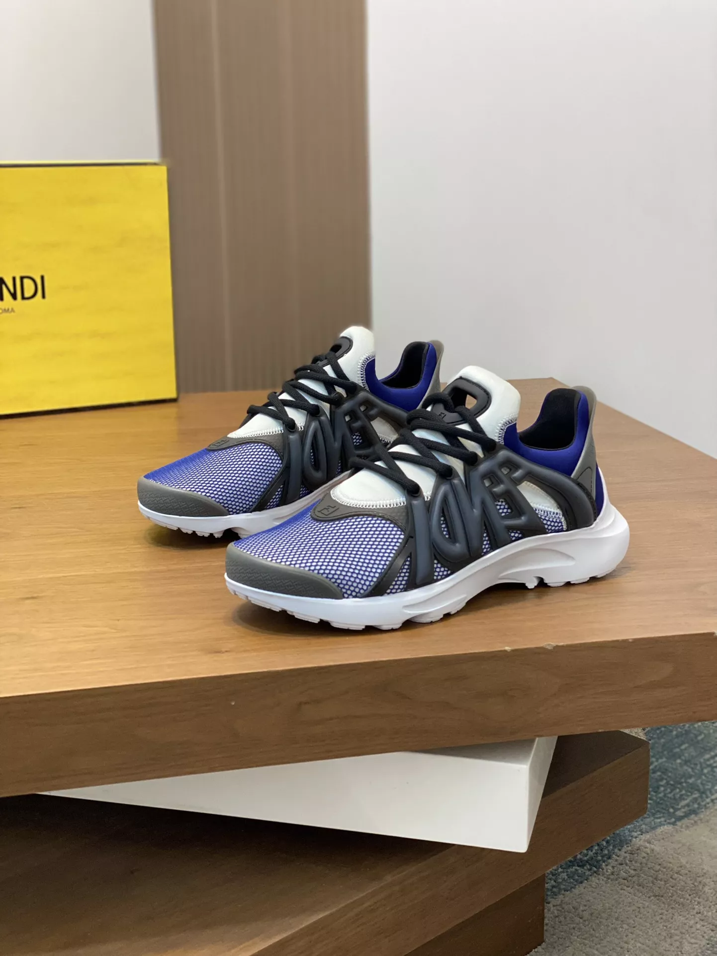 Fendi Casual Shoes For Men Timeless 7622