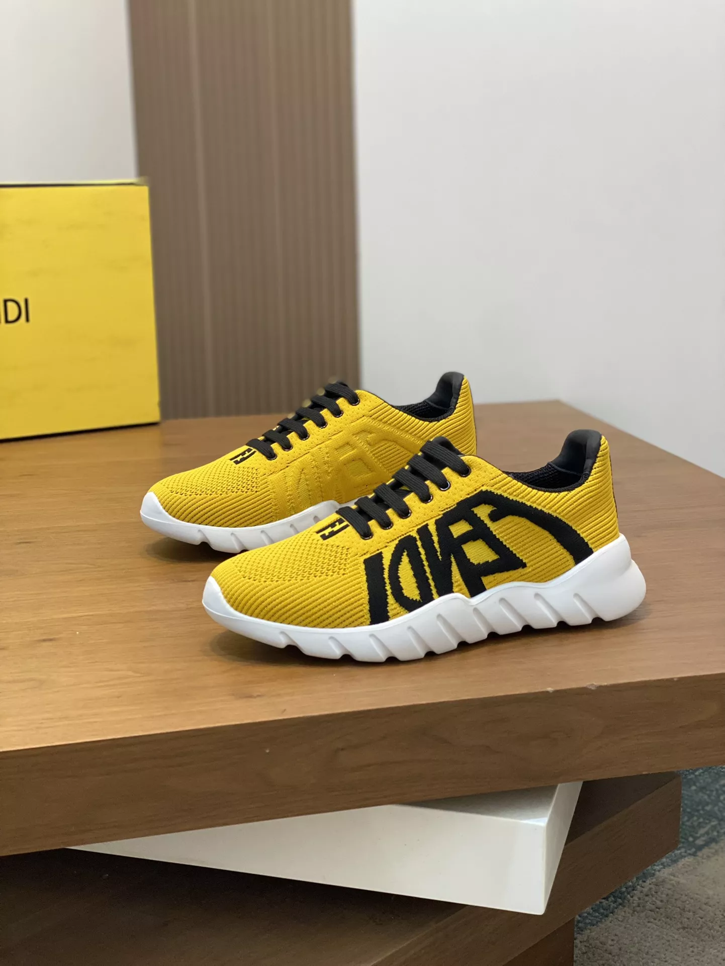 Fendi Casual Shoes For Men Trendsetting 3828