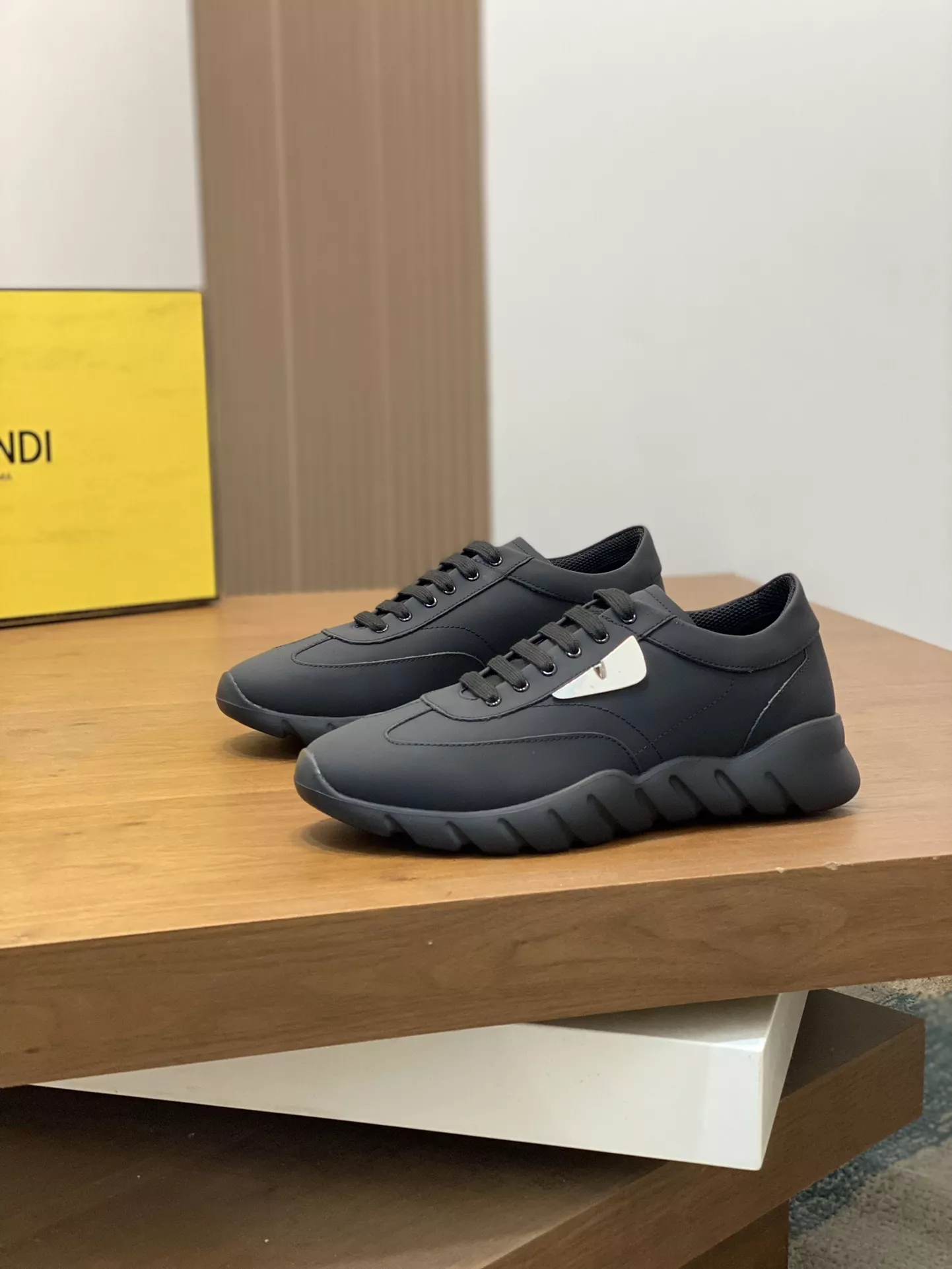 Fendi Casual Shoes For Men UrbanStyle 1712