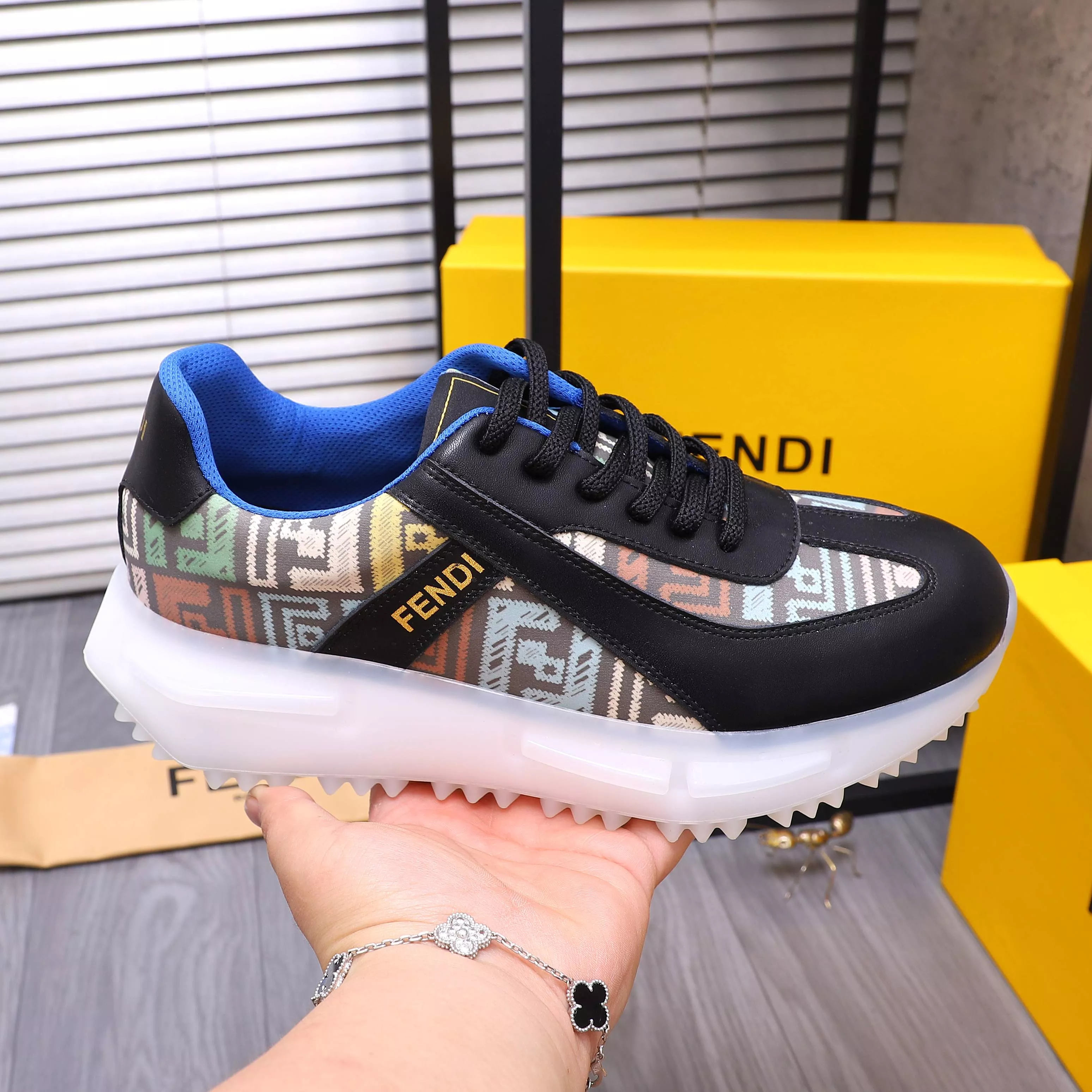 Fendi Casual Shoes For Men Vibrant 3532