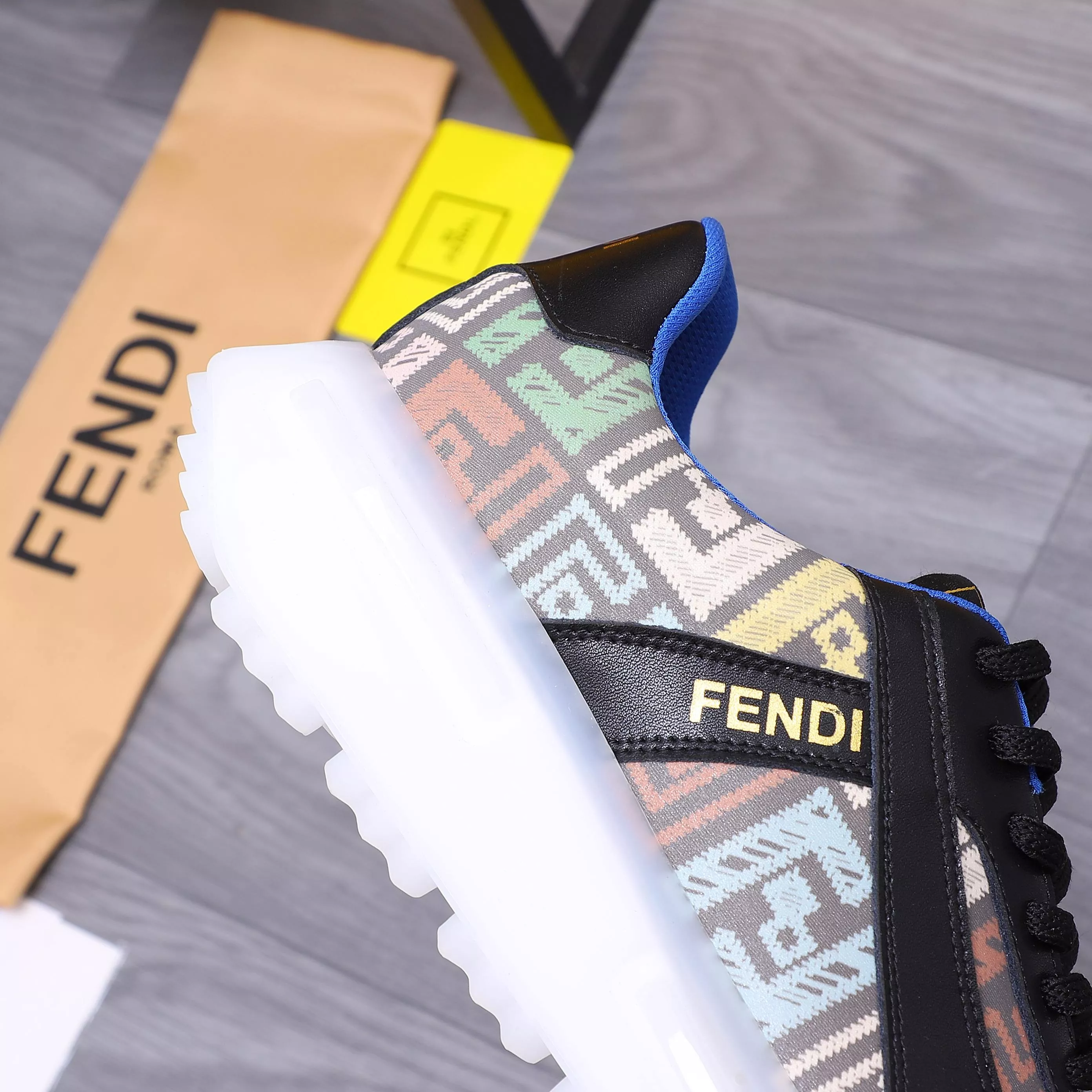 Fendi Casual Shoes For Men Vibrant 3532