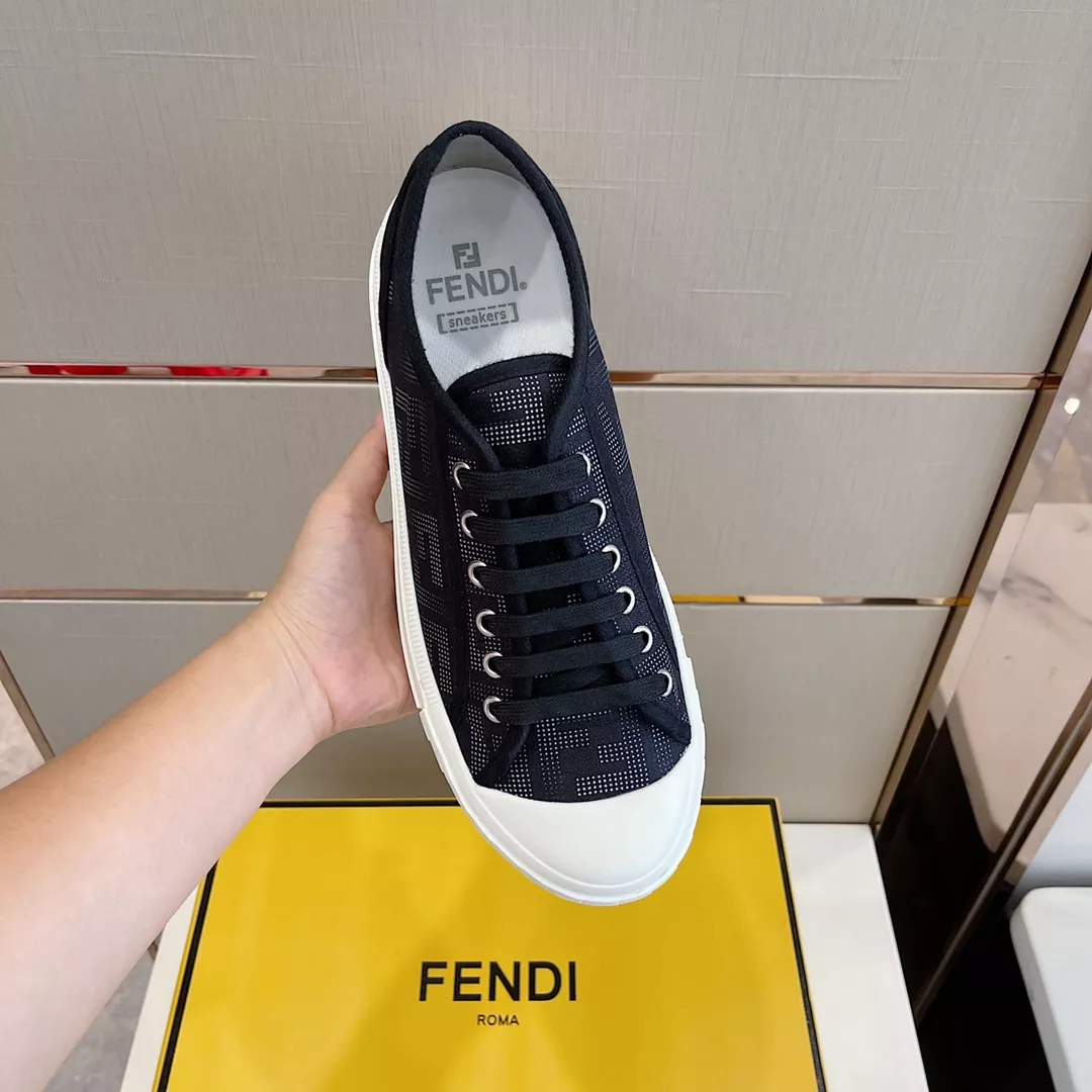 Fendi Casual Shoes For Men Vibrant 3913