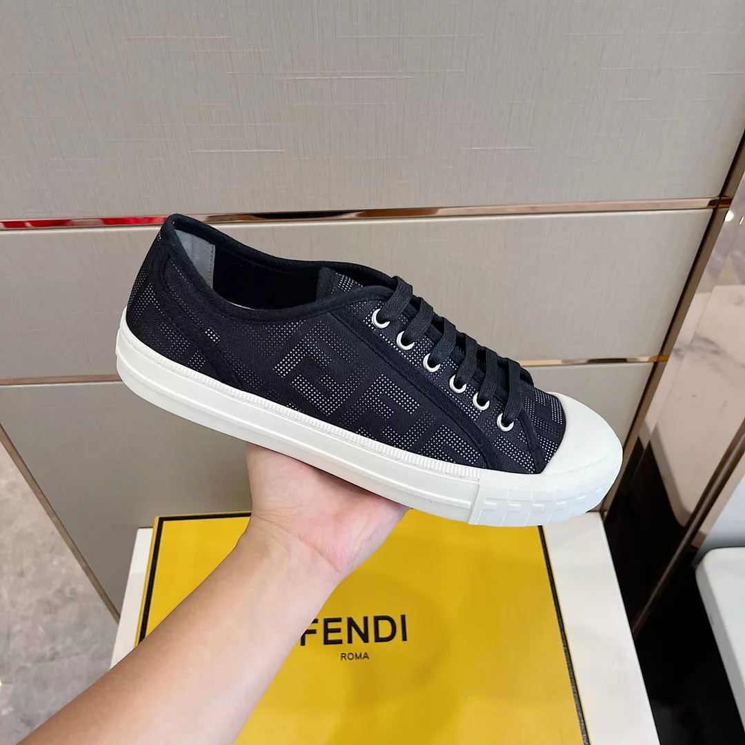Fendi Casual Shoes For Men Vibrant 3913