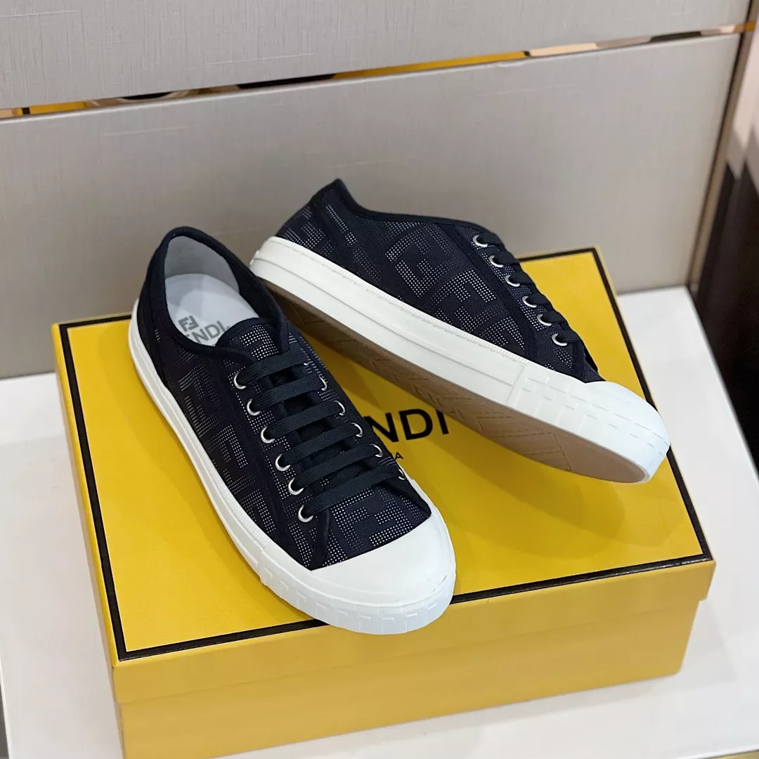 Fendi Casual Shoes For Men Vibrant 3913