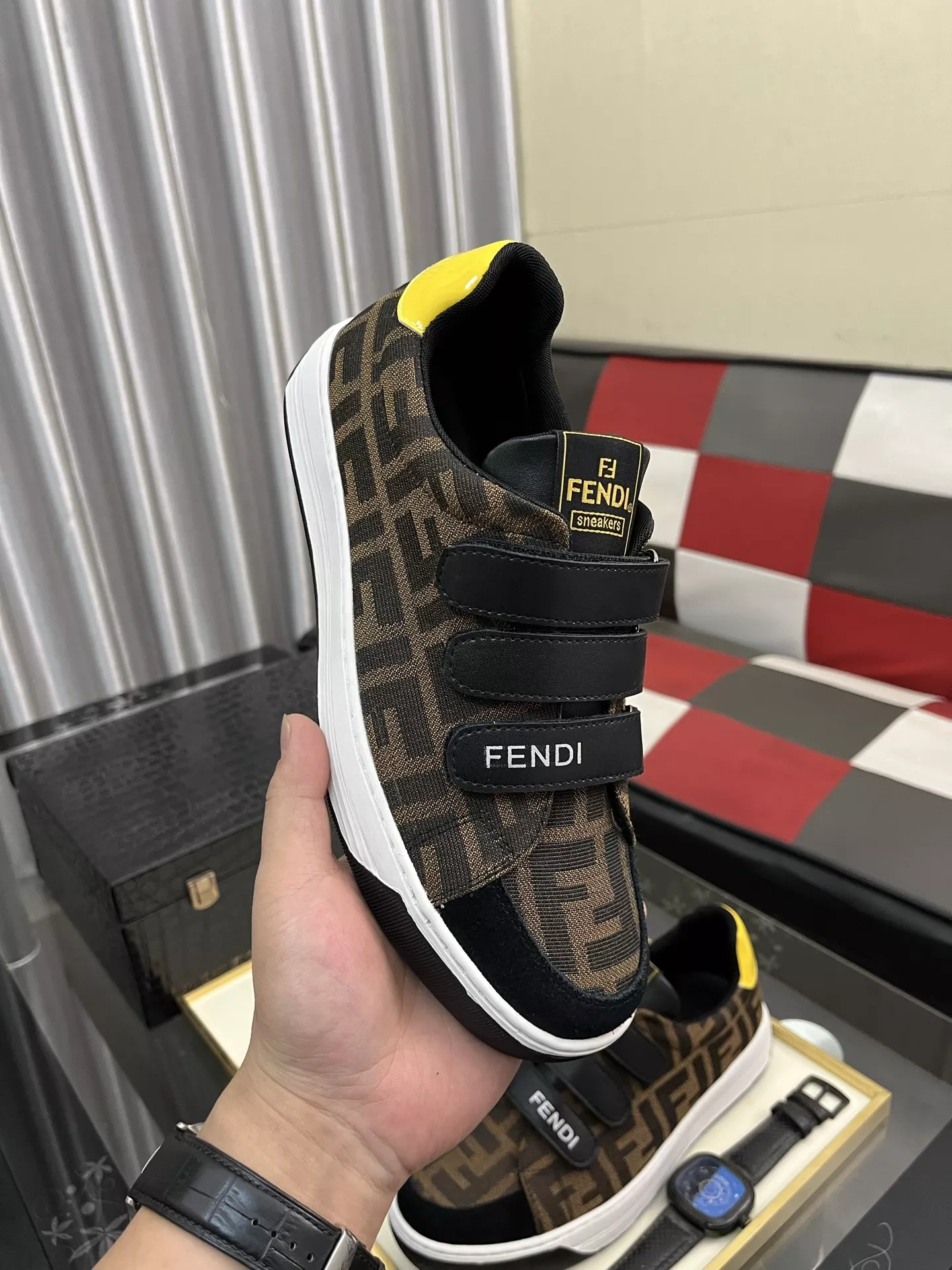 Fendi Casual Shoes For Men Vibrant 3961