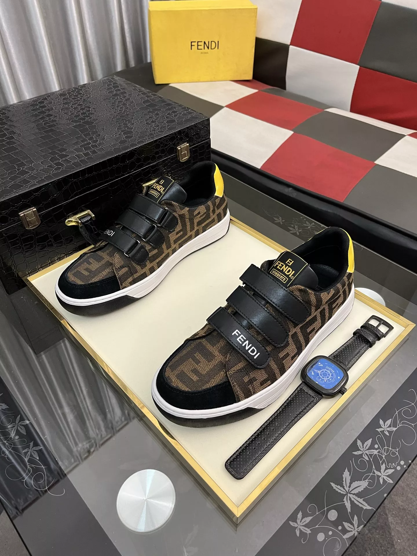 Fendi Casual Shoes For Men Vibrant 3961