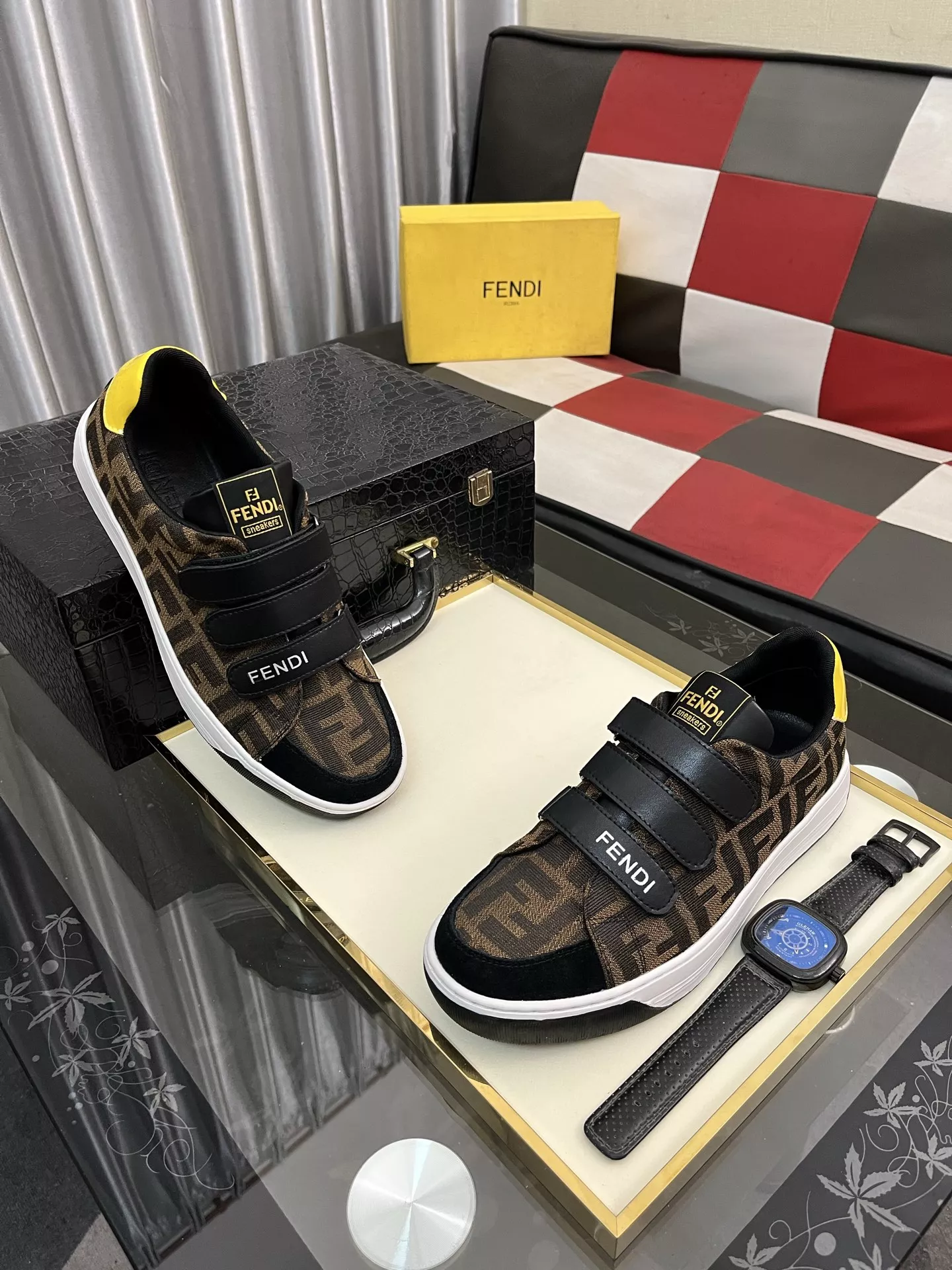 Fendi Casual Shoes For Men Vibrant 3961