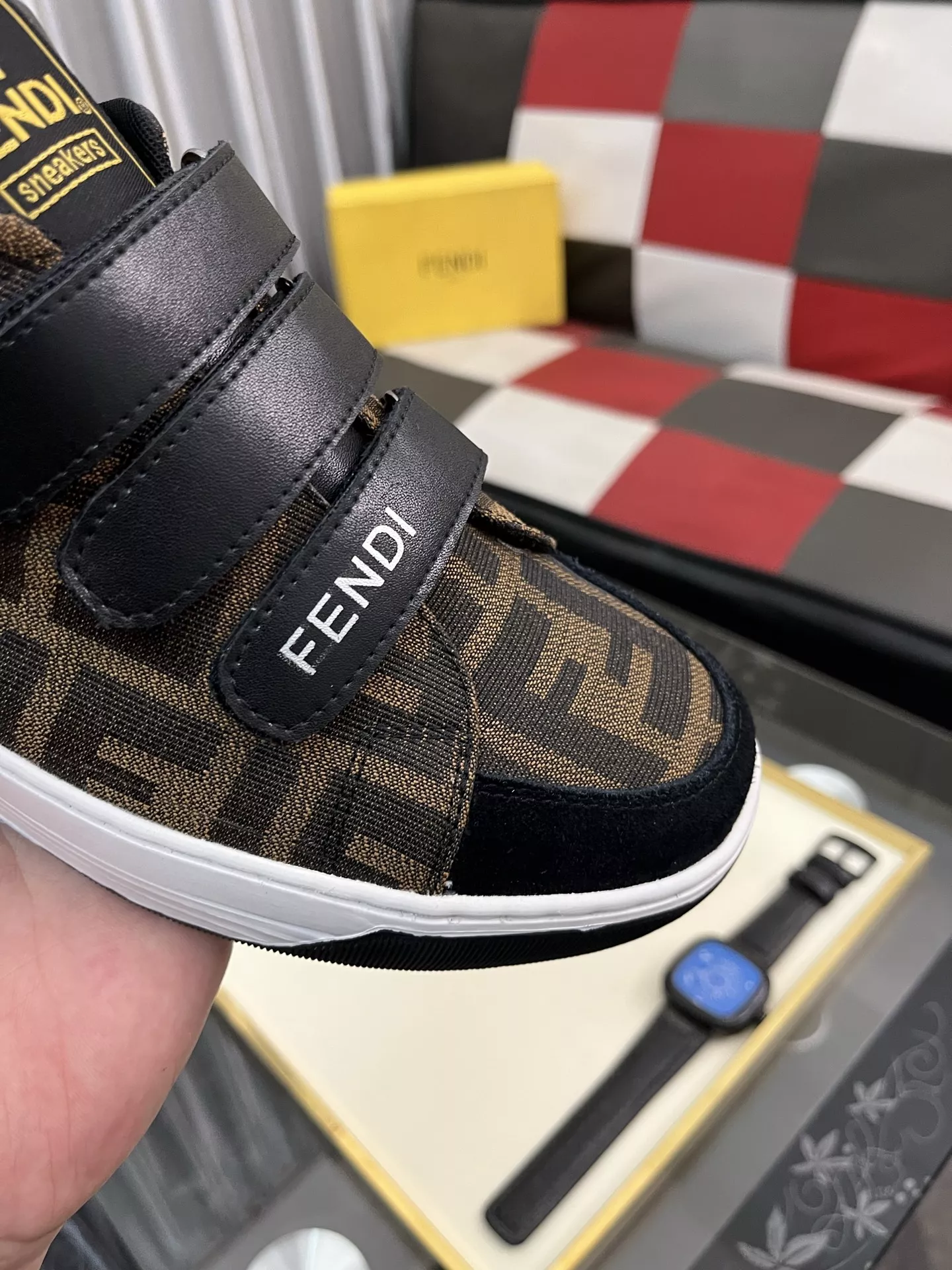 Fendi Casual Shoes For Men Vibrant 3961