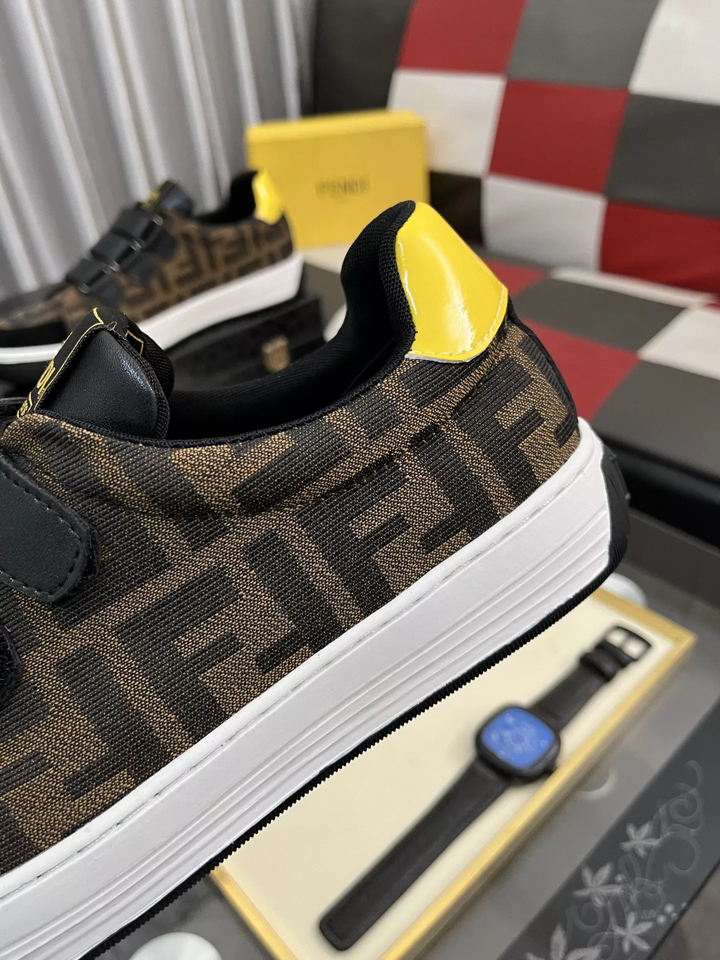 Fendi Casual Shoes For Men Vibrant 3961