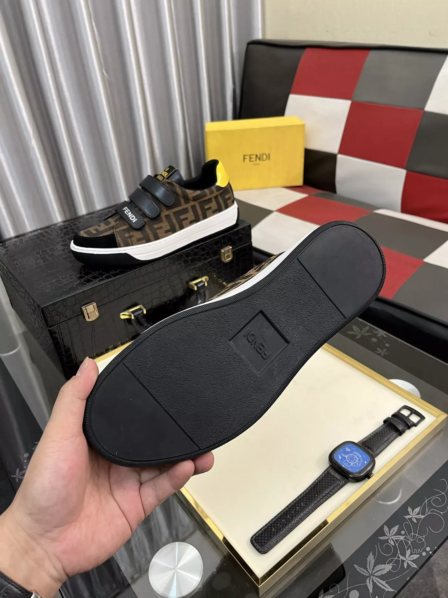 Fendi Casual Shoes For Men Vibrant 3961
