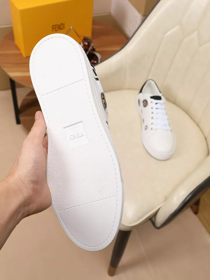 Fendi Casual Shoes For Men Vibrant 7468