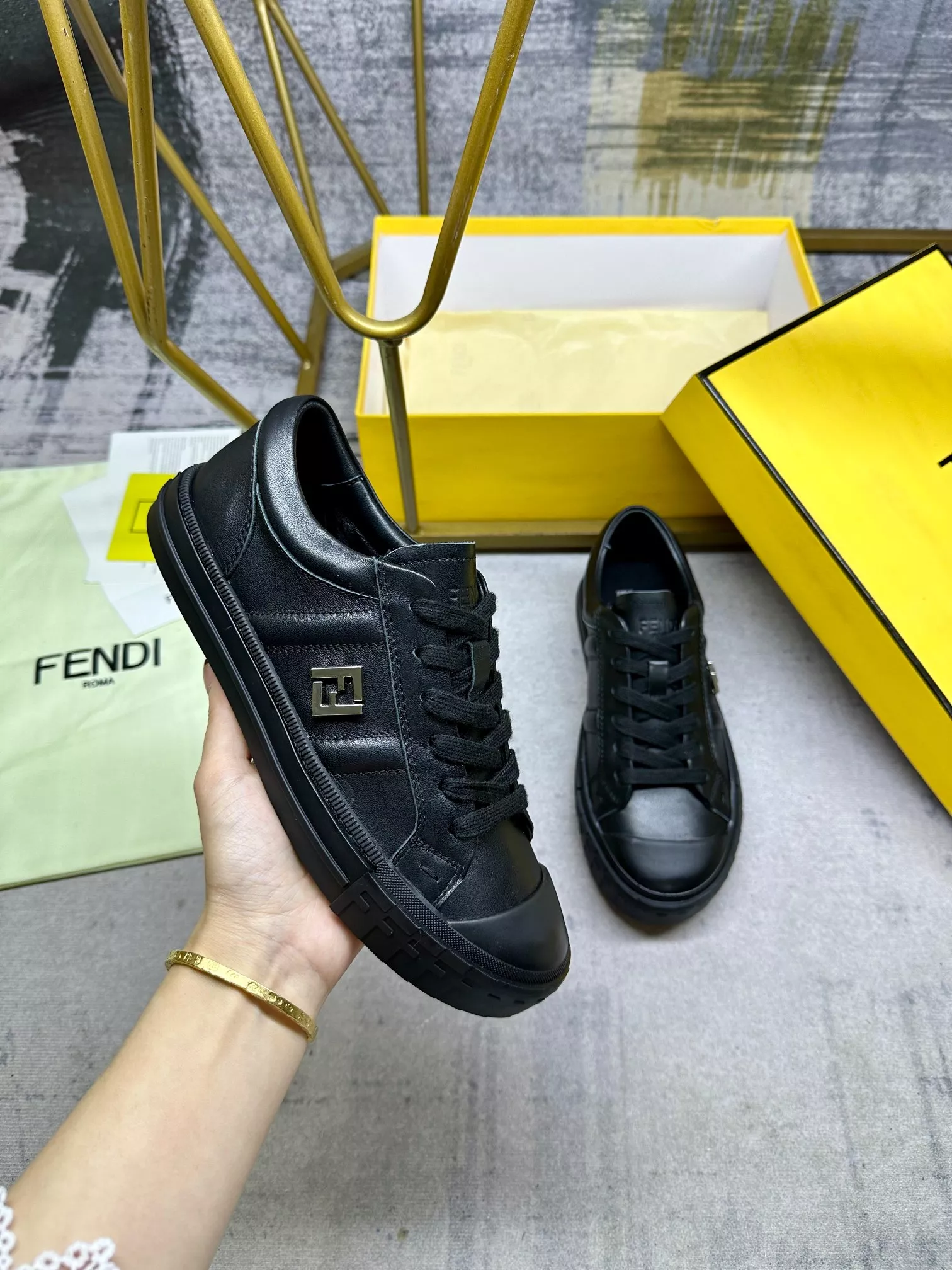 Fendi Casual Shoes For Women Durable 7376