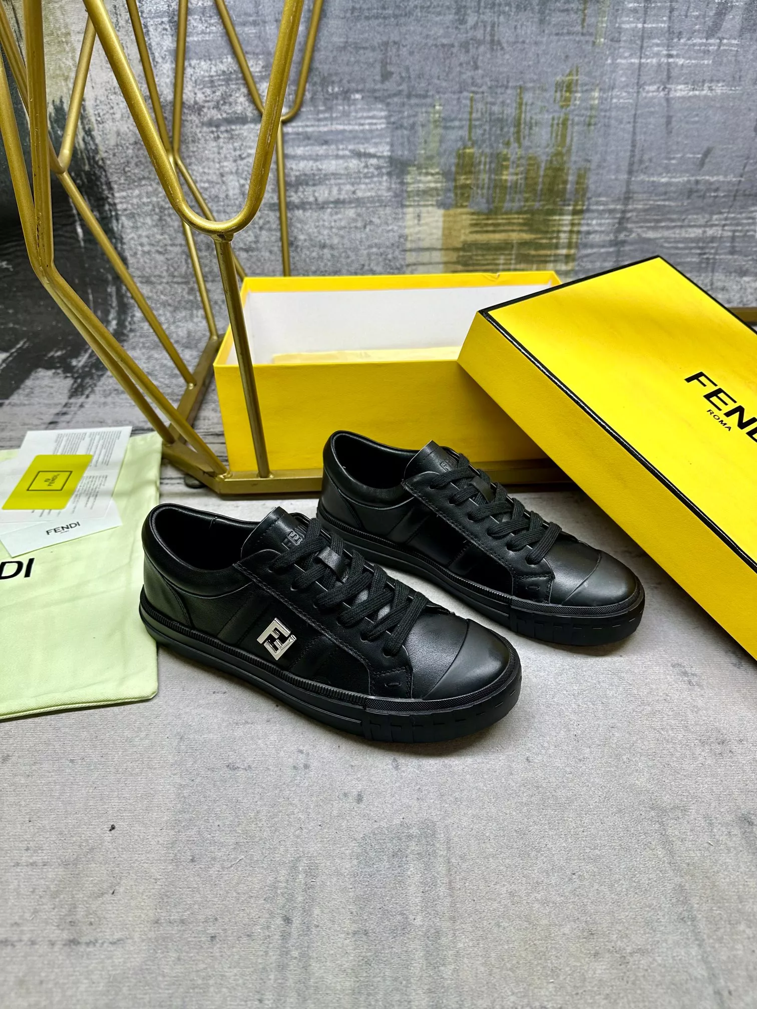 Fendi Casual Shoes For Women Durable 7376