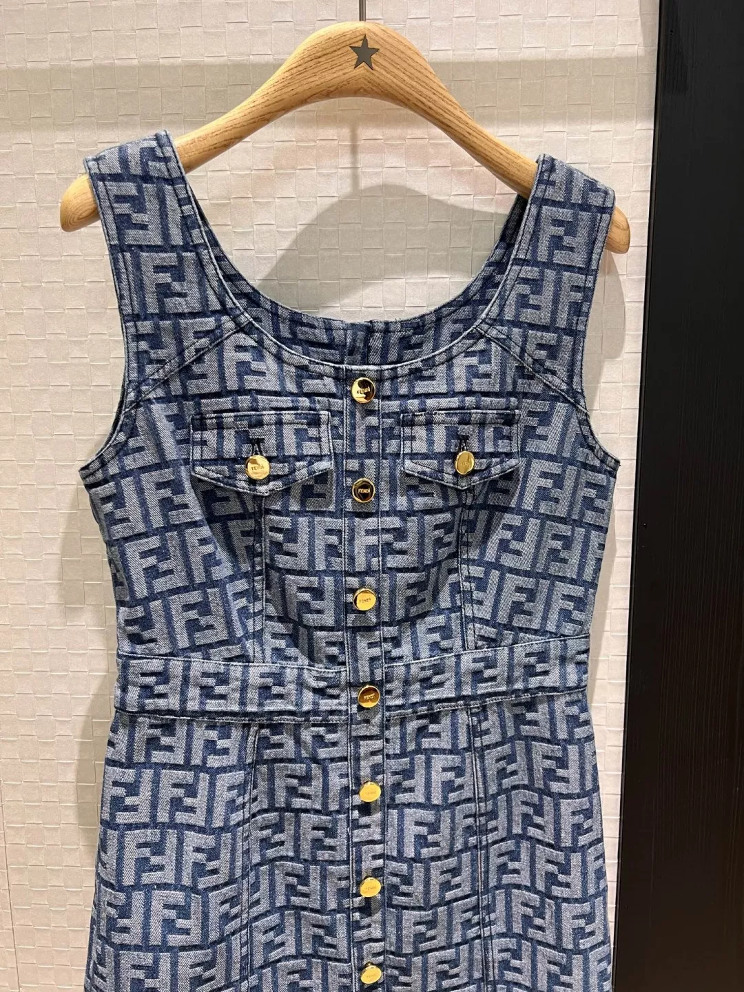 Fendi Dresses Sleeveless For Women Comfortable 869