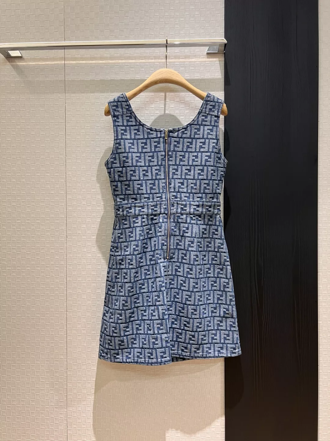 Fendi Dresses Sleeveless For Women Comfortable 869