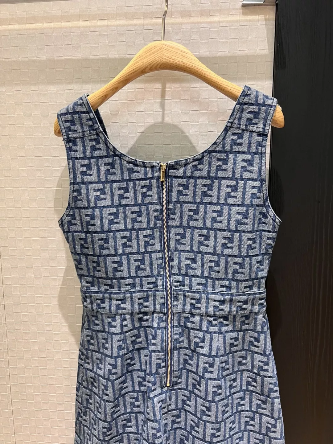 Fendi Dresses Sleeveless For Women Comfortable 869
