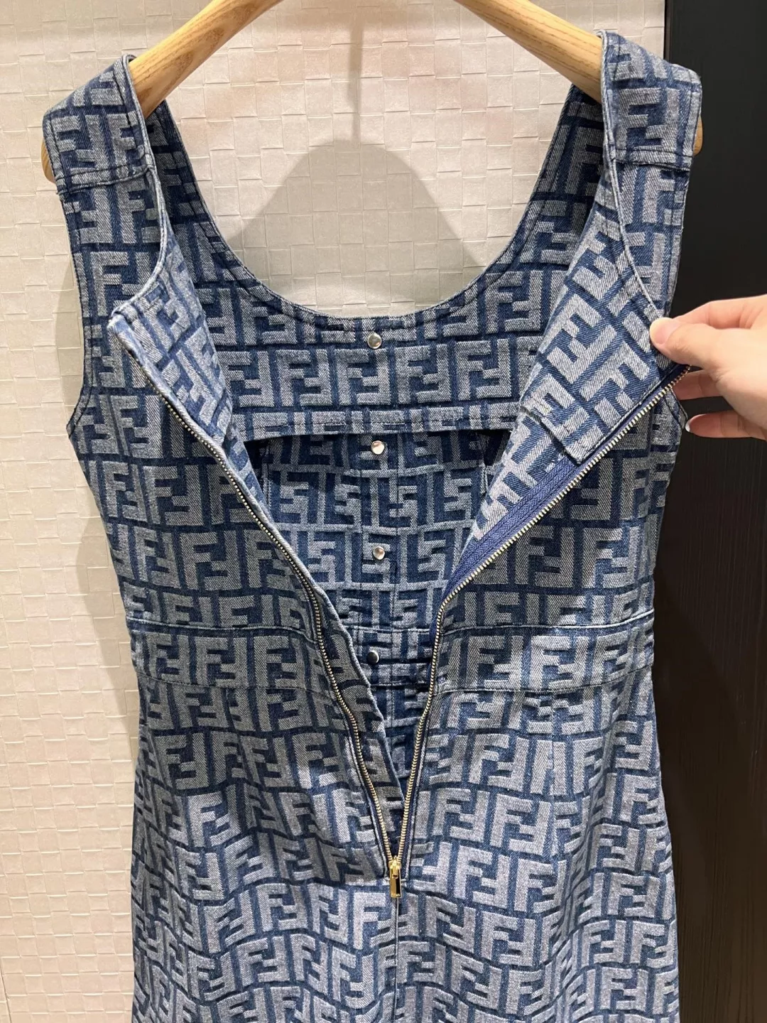 Fendi Dresses Sleeveless For Women Comfortable 869