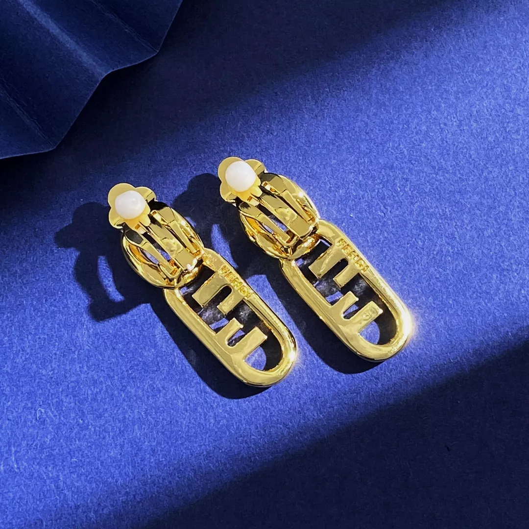 Fendi Earrings For Women Durable 3825