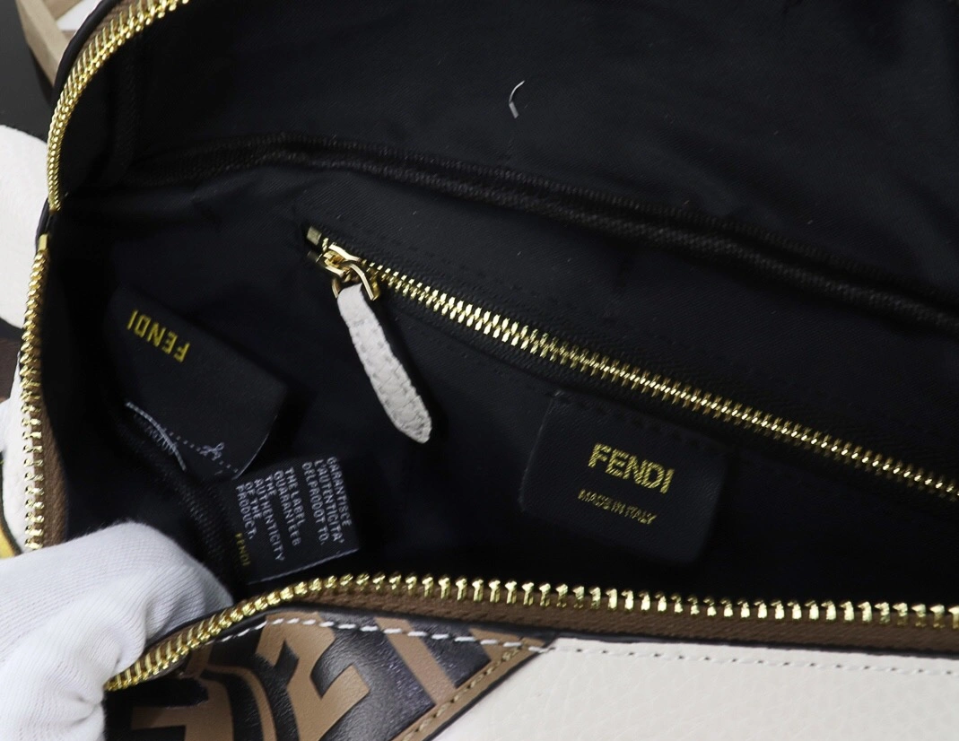 Fendi Fashion Quality Messenger Bags Modern 5681
