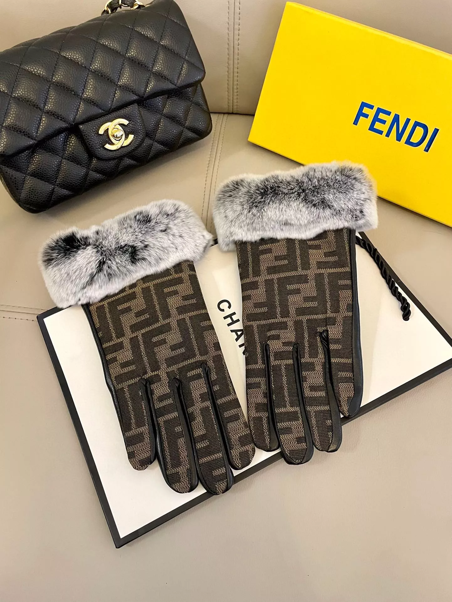 Fendi Gloves Flexible 6107