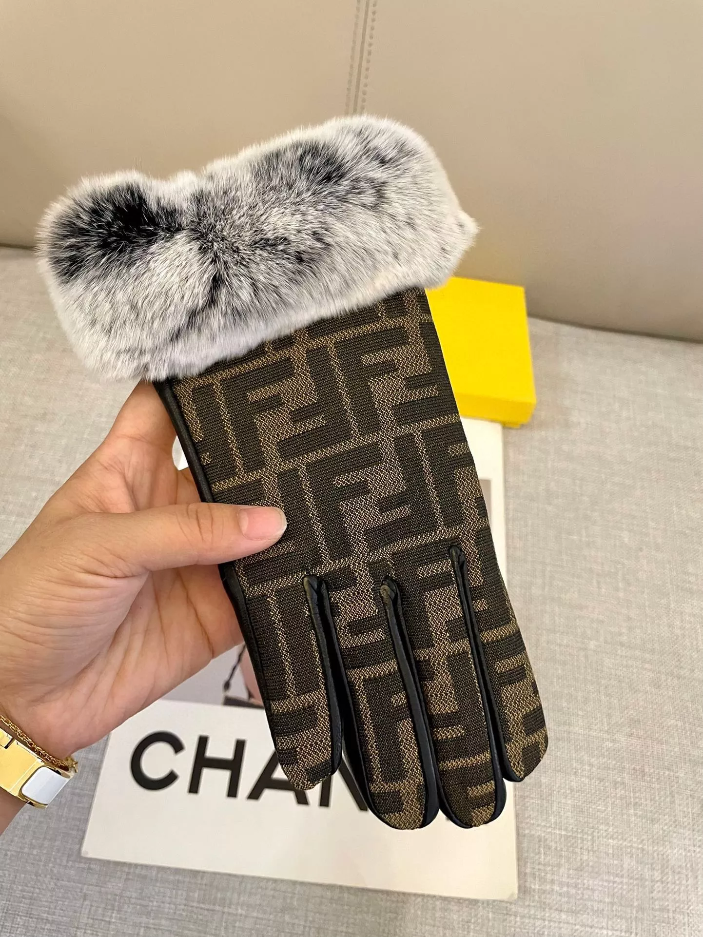 Fendi Gloves Flexible 6107
