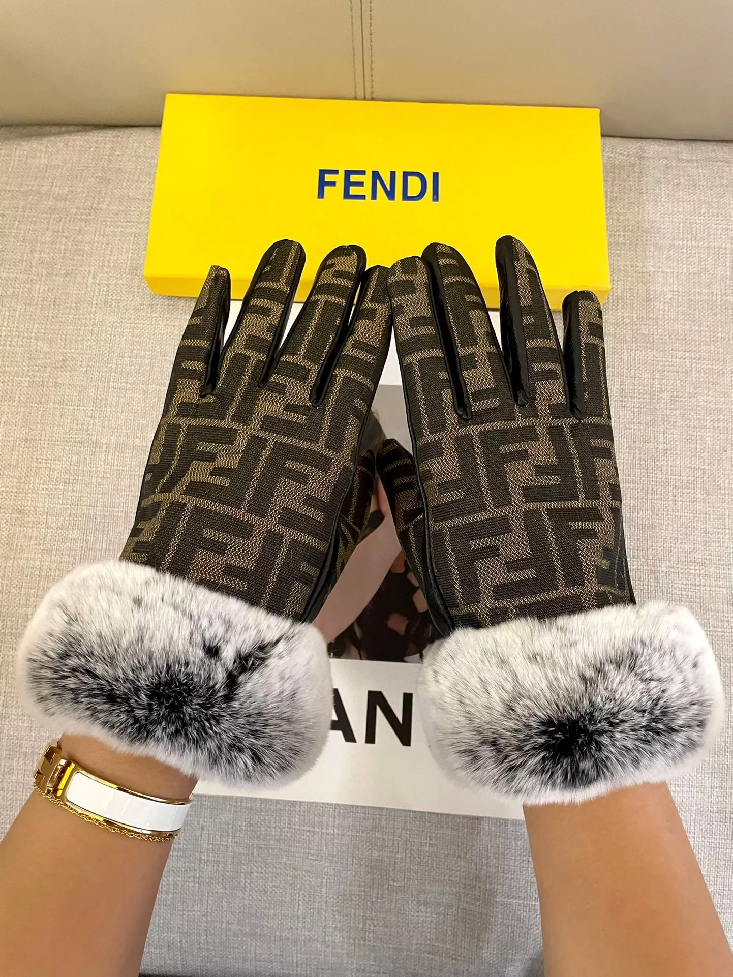 Fendi Gloves Flexible 6107