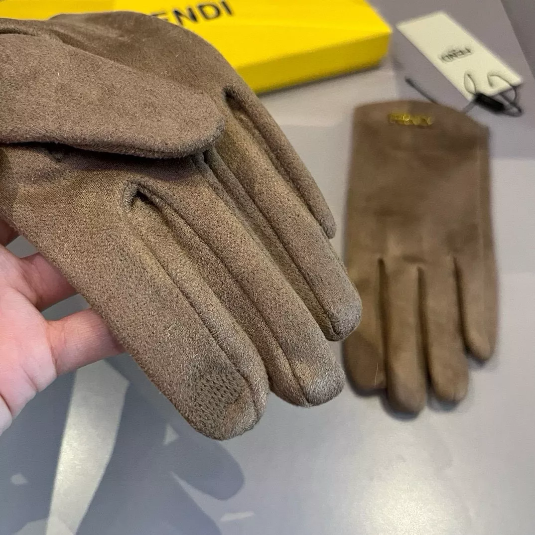 Fendi Gloves For Women Fashionable 7182