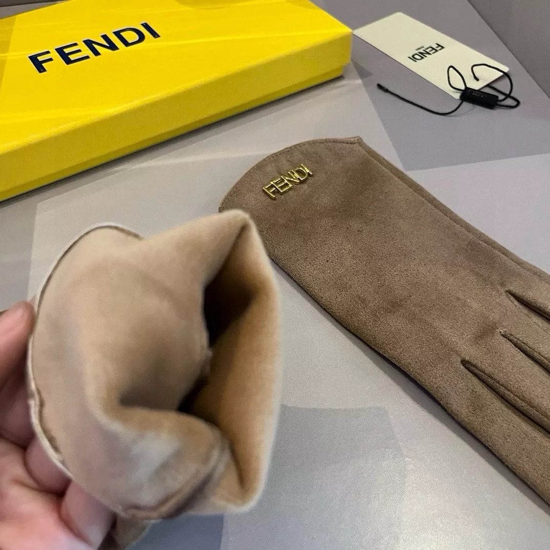 Fendi Gloves For Women Fashionable 7182
