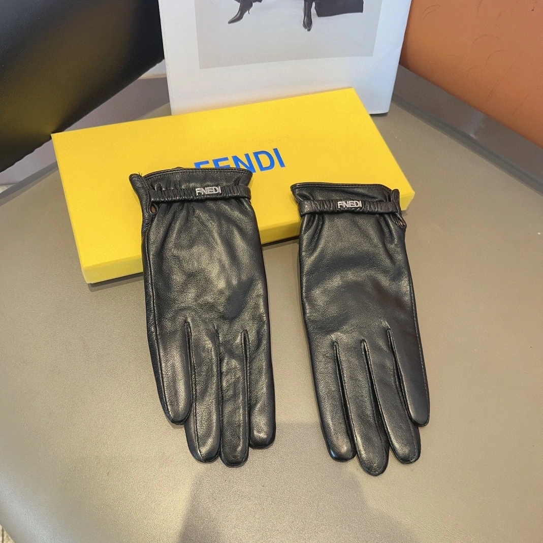 Fendi Gloves For Women Practical 5835