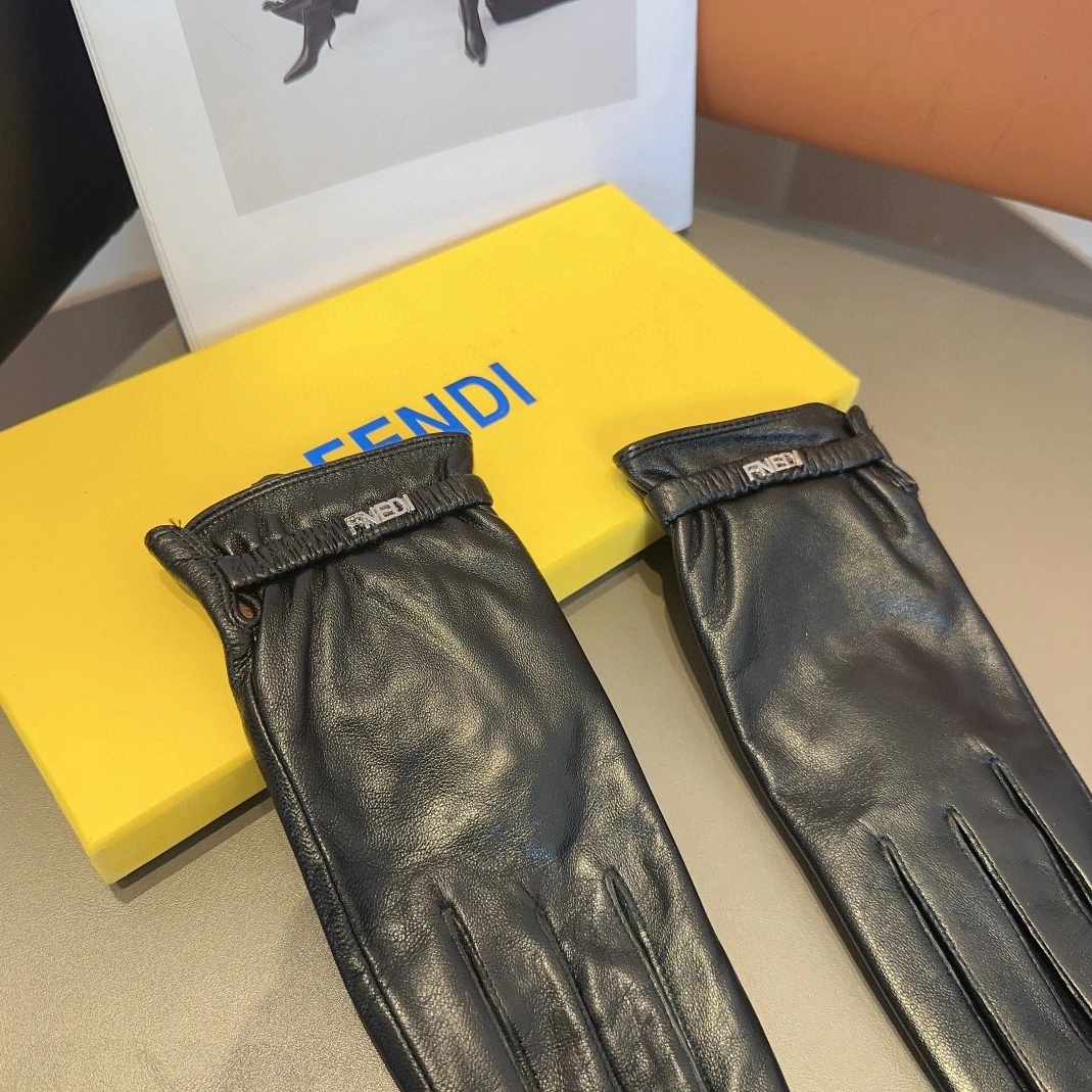 Fendi Gloves For Women Practical 5835