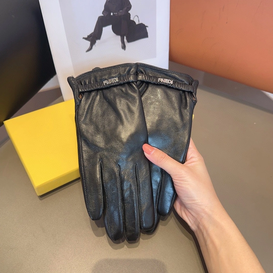 Fendi Gloves For Women Practical 5835
