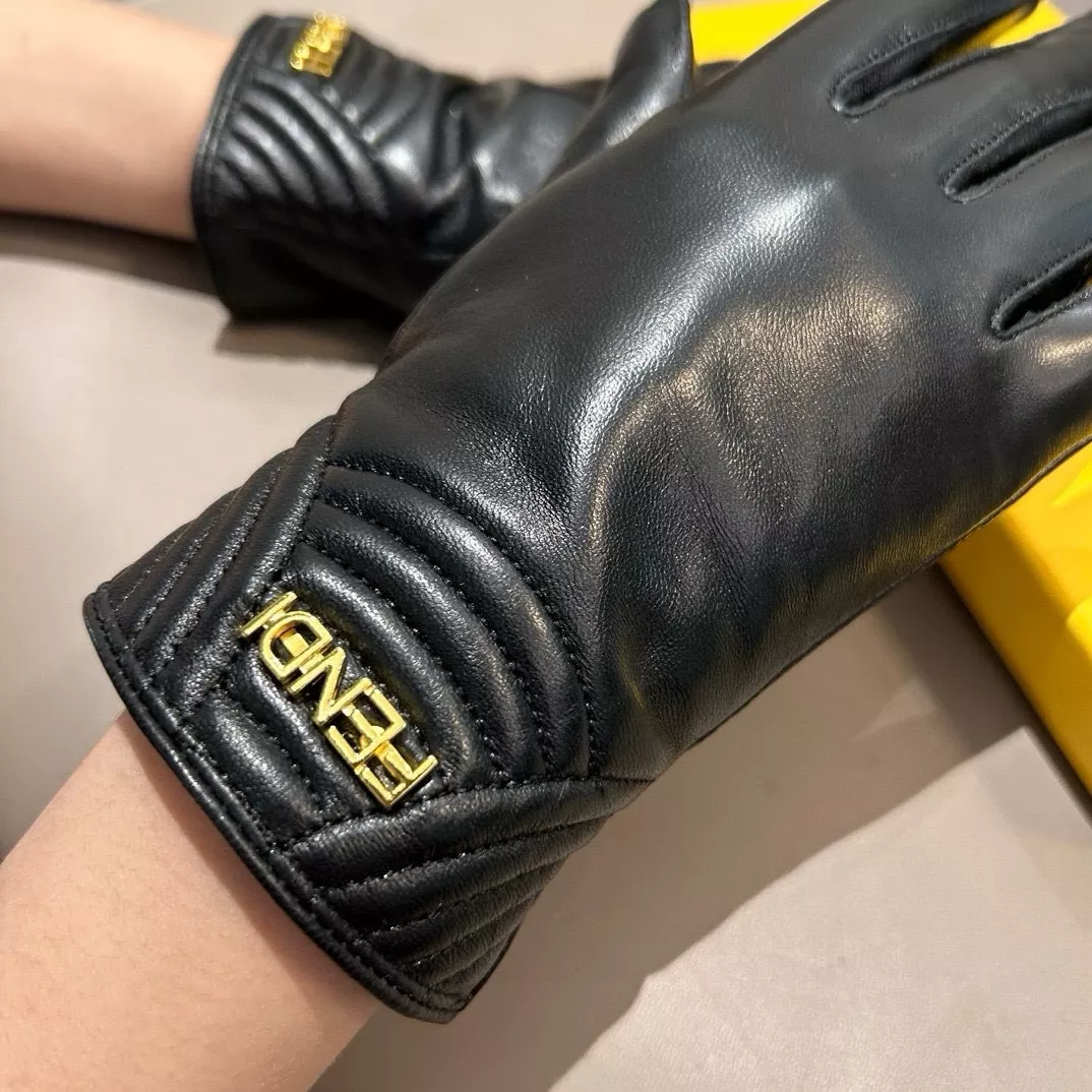 Fendi Gloves For Women Stylish 9029