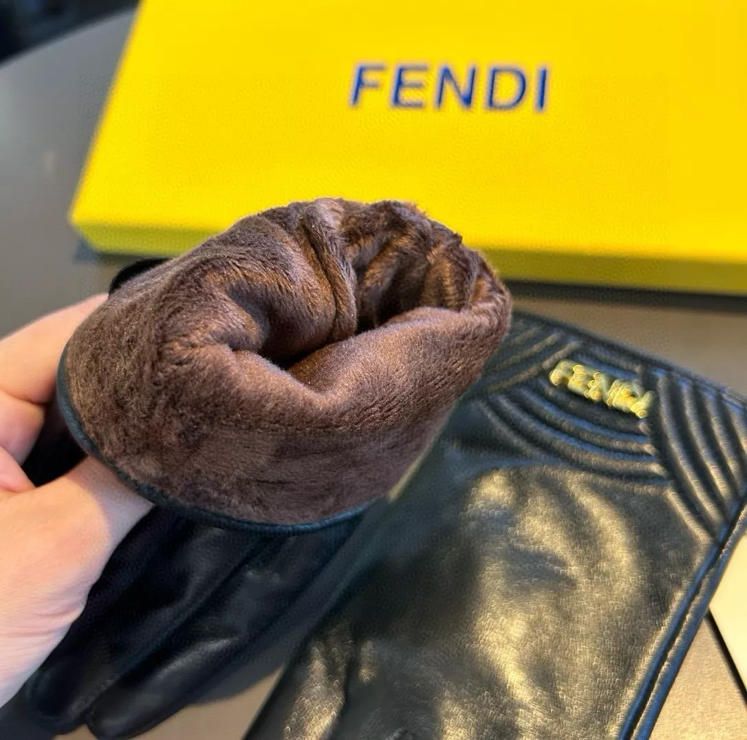 Fendi Gloves For Women Stylish 9029