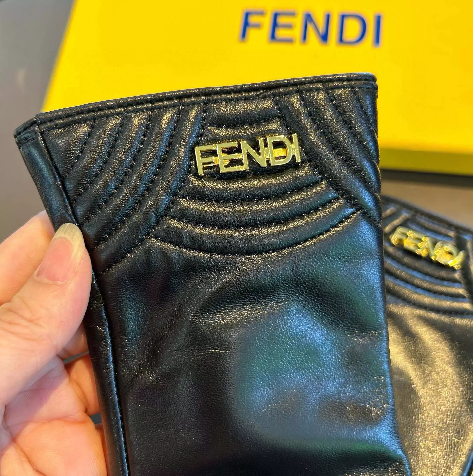 Fendi Gloves For Women Stylish 9029