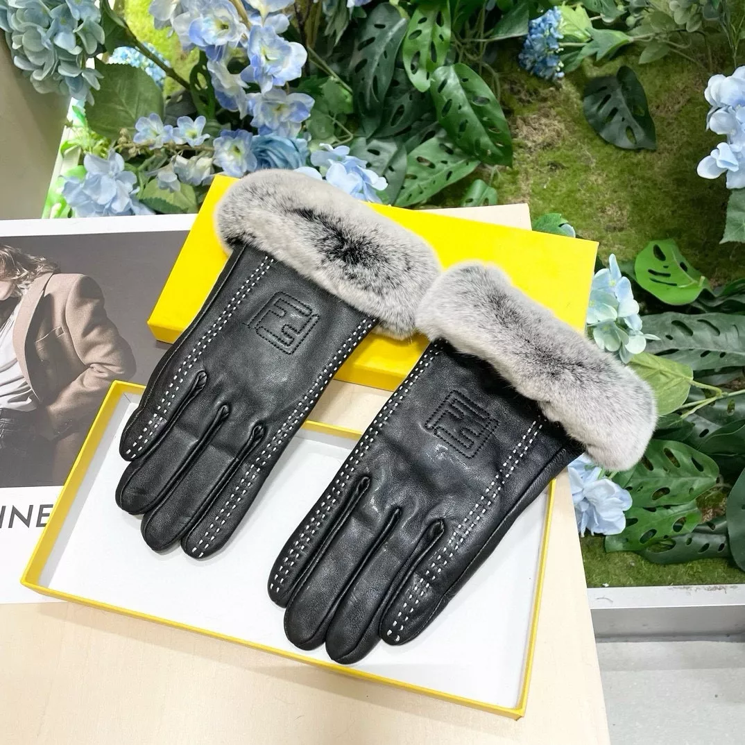 Fendi Gloves For Women Trendsetting 1314