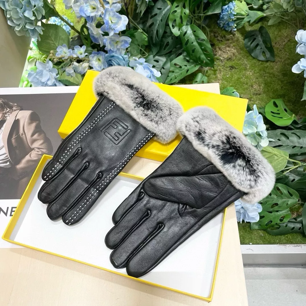 Fendi Gloves For Women Trendsetting 1314